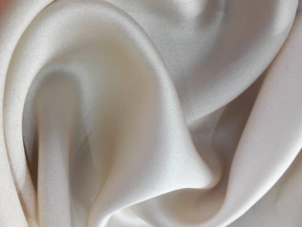 картинка Атлас натуральный шелк 100%, цвет Персиковый нежный, 140 см, 22 мм. от магазина Мир Шелка