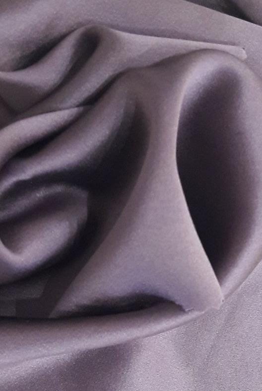 картинка Атлас натуральный шелк 100%, цвет Лиловый, 140 см, 22 мм. от магазина Мир Шелка
